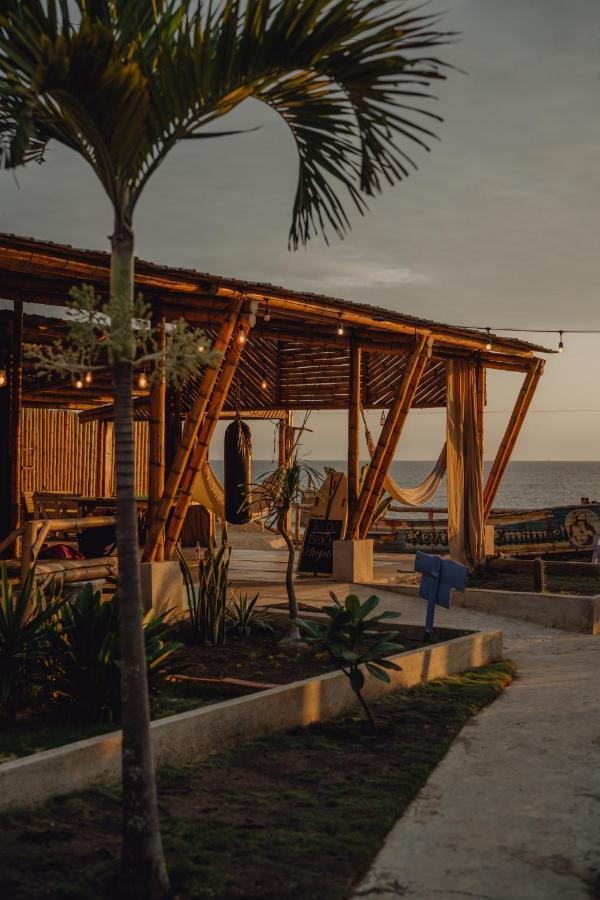 Free Spirit Ecuador, Puerto Engabao Hotell Exteriör bild